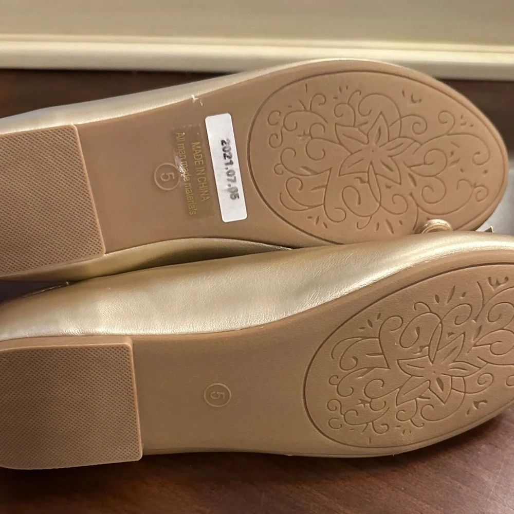 Dream Pairs Gold Bow Flats - Picture 2 of 3